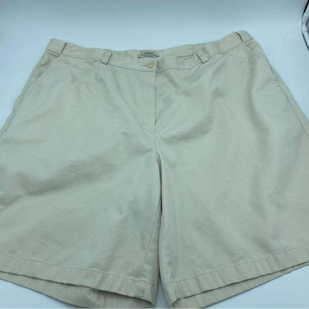 L.L. Bean Khaki‎ Classic Fit Woman’s Shorts- 20
